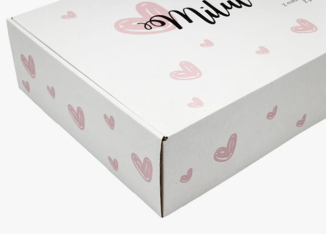 kartony z nadrukiem budujące rozpoznawalność marki, realizacja dla firmy Milulove 