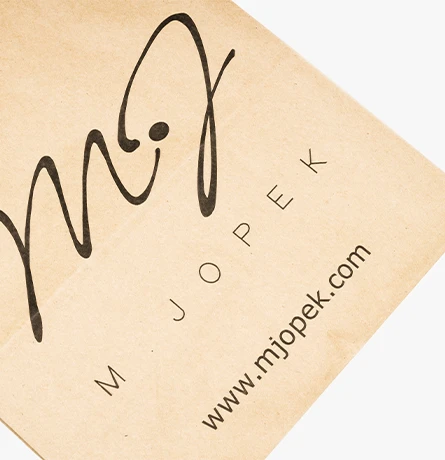 personalizowane opakowanie z nadrukiem zachęć klienta do ponownych zakupów na stronie sklepu